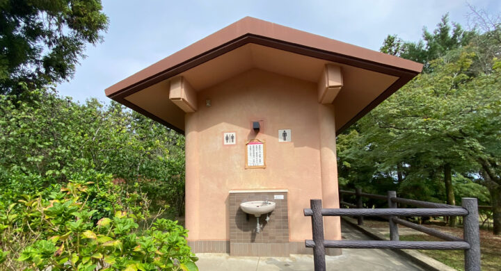 峰山公園キャンプ場にあるトイレ